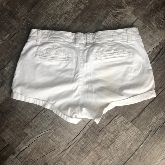 Abercrombie low rise size 6 white shorts - Picture 3 of 3